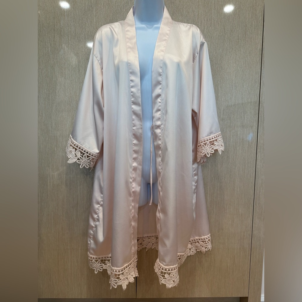 Elegant Bridesmaid Robe Soft Blush Pink Tone Gold Embroidered “Bridesmaid” - Picture 5 of 7